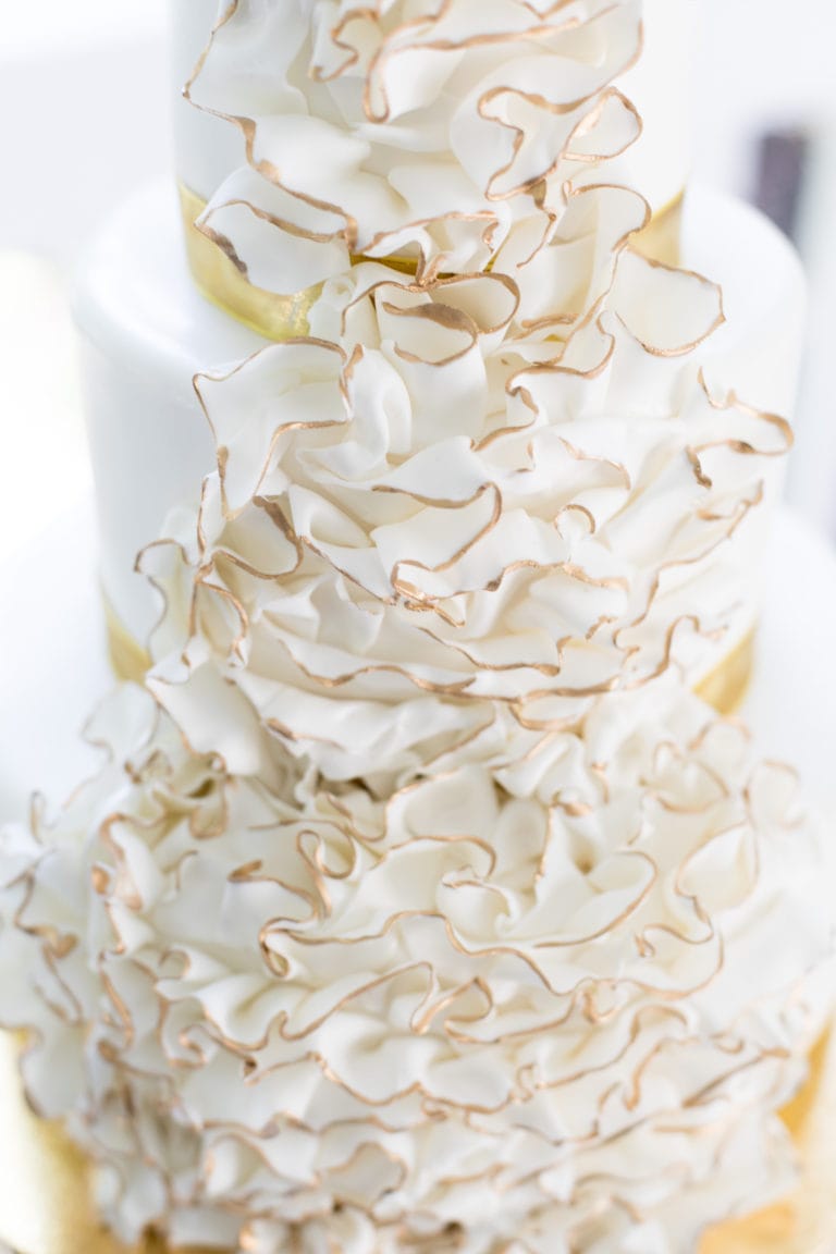Cake wedding Ruffle white gold William Cristen 1